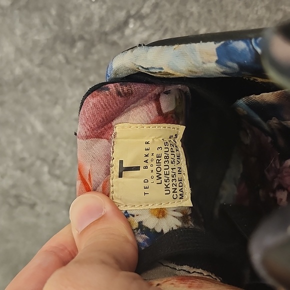 Ted Baker London black sneakers gold accents and floral interior size 7 - Picture 9 of 9